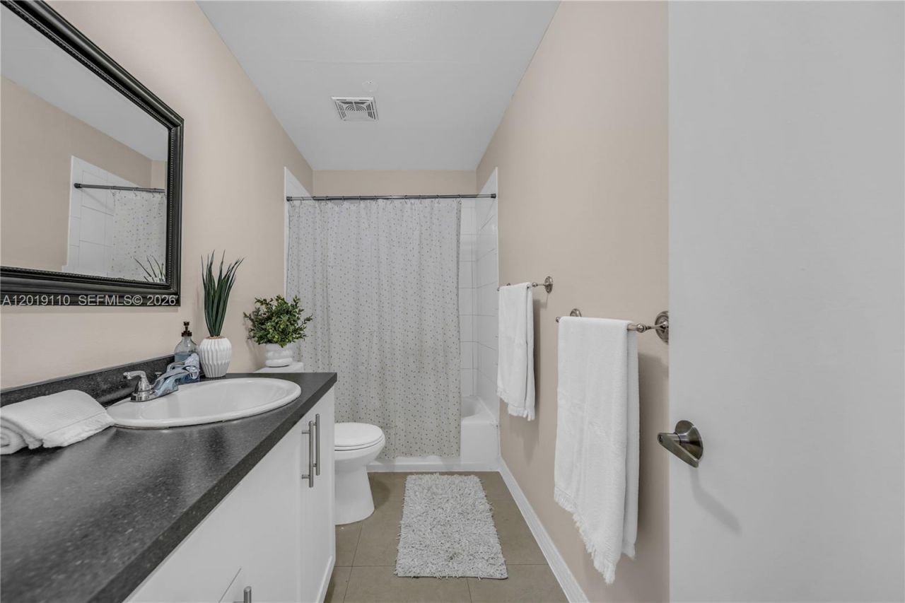 671 W 80th St , Hialeah, FL 33014 Photo