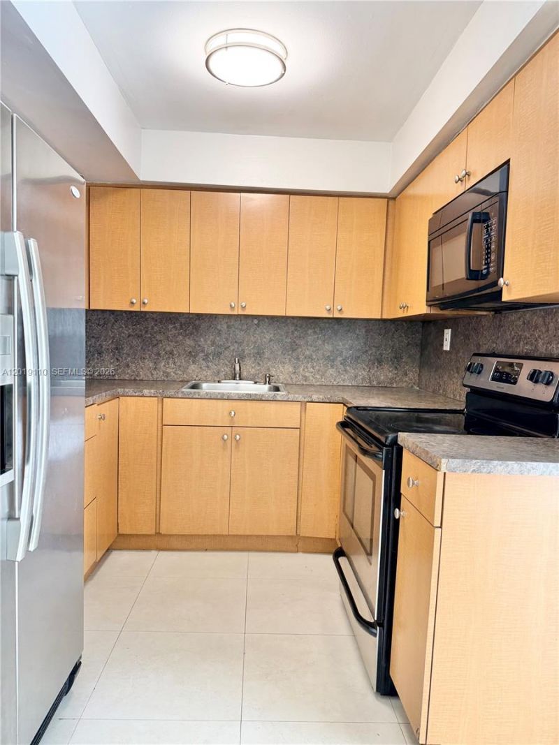 671 W 80th St, Hialeah, FL 33014 Photo