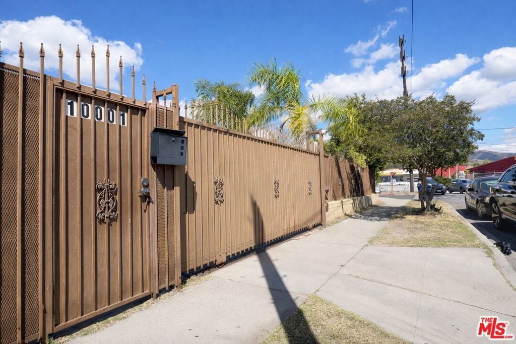 7703 N Hollywood Way, Burbank, CA 91505 Main Photo