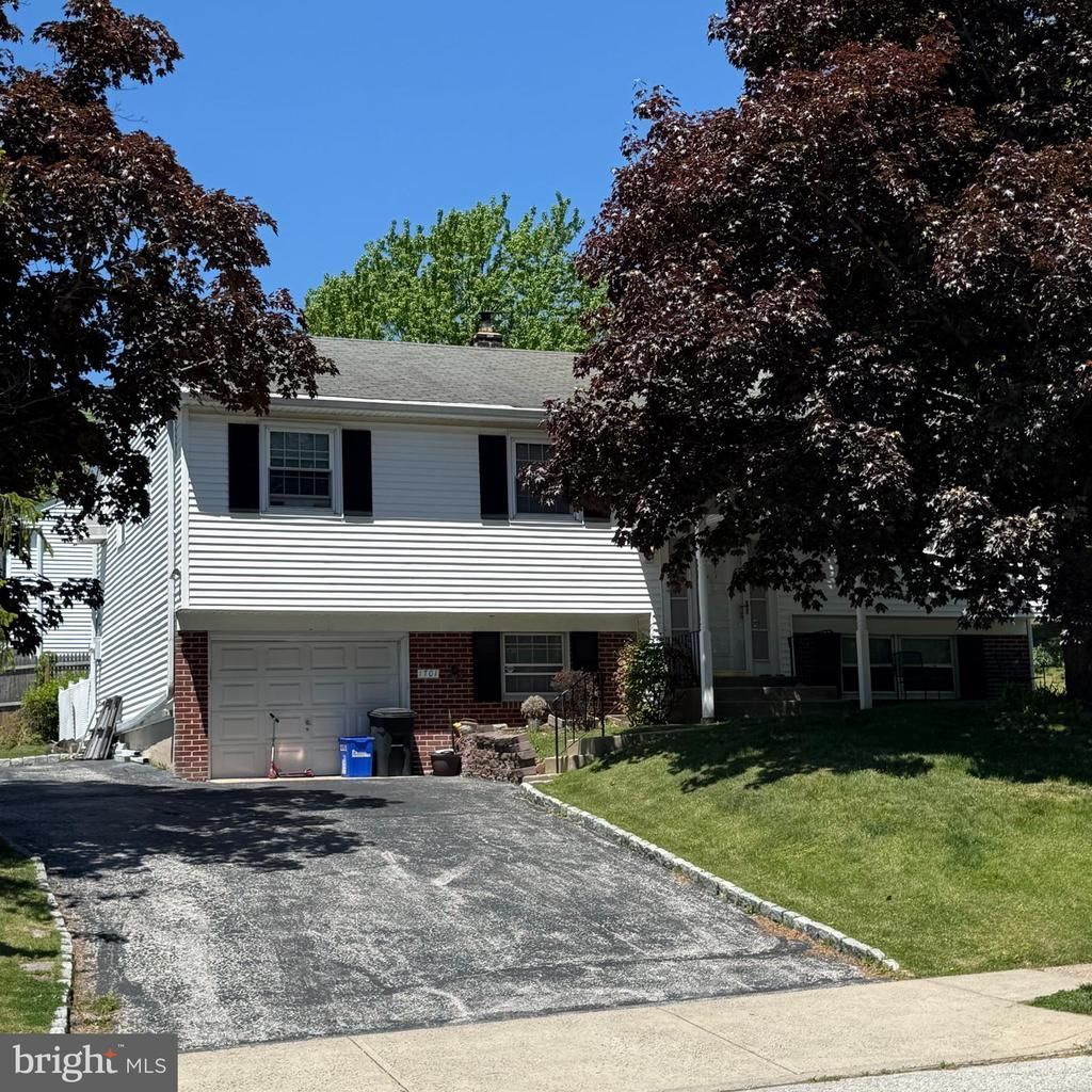 1701 MONTEREY DRIVE, PLYMOUTH MEETING, PA 19462