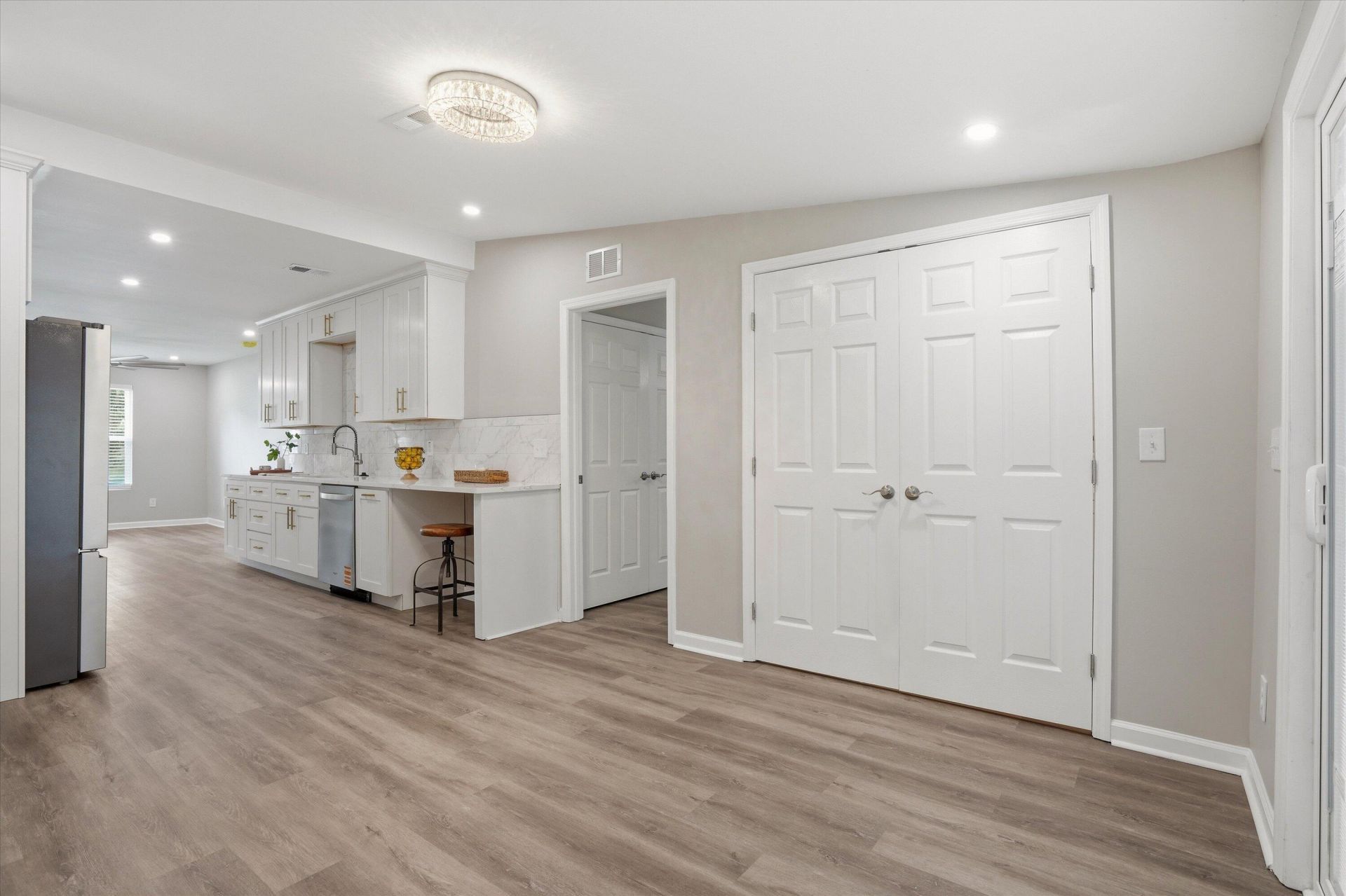2711 Saratoga Road Photo 10