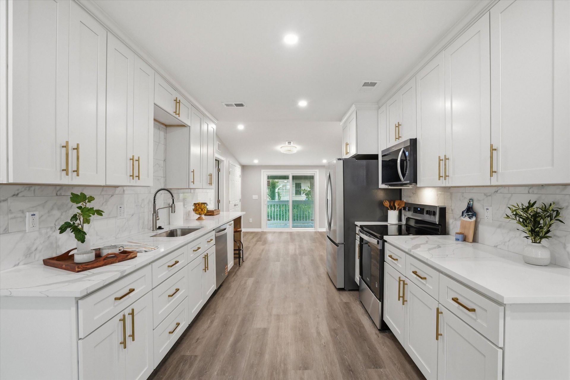 2711 Saratoga Road Photo 6