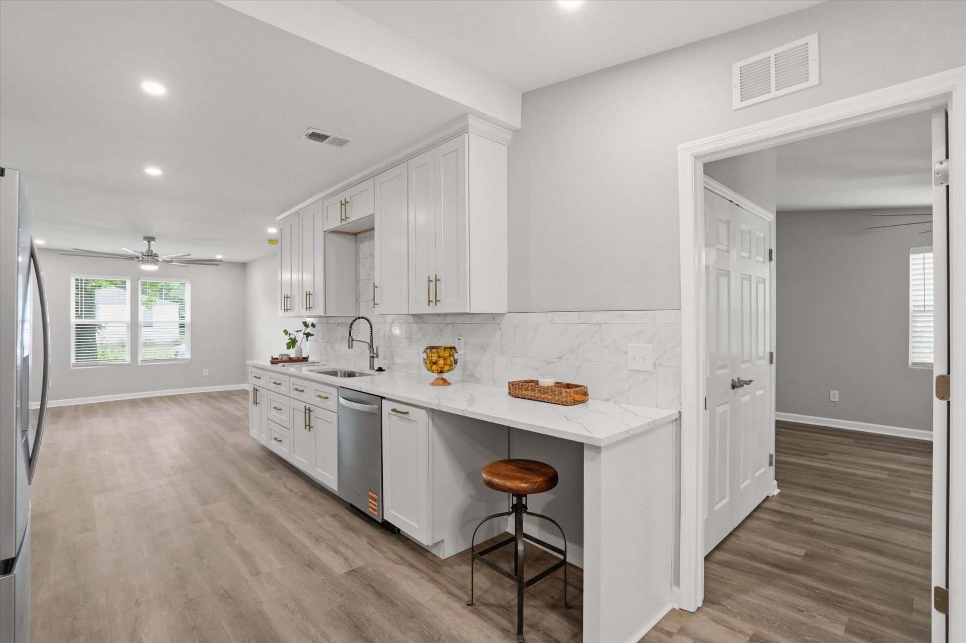 2711 Saratoga Road Photo 9