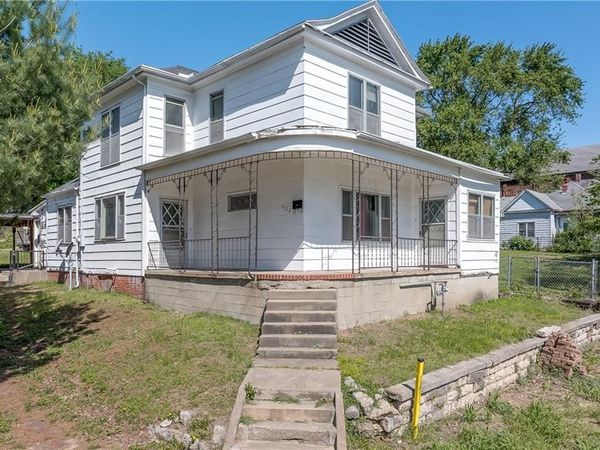 922 S 15th Street, St Joseph, MO 64503