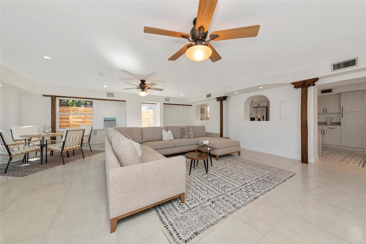 681 Avenida De Mayo, Sarasota, FL 34242 Photo