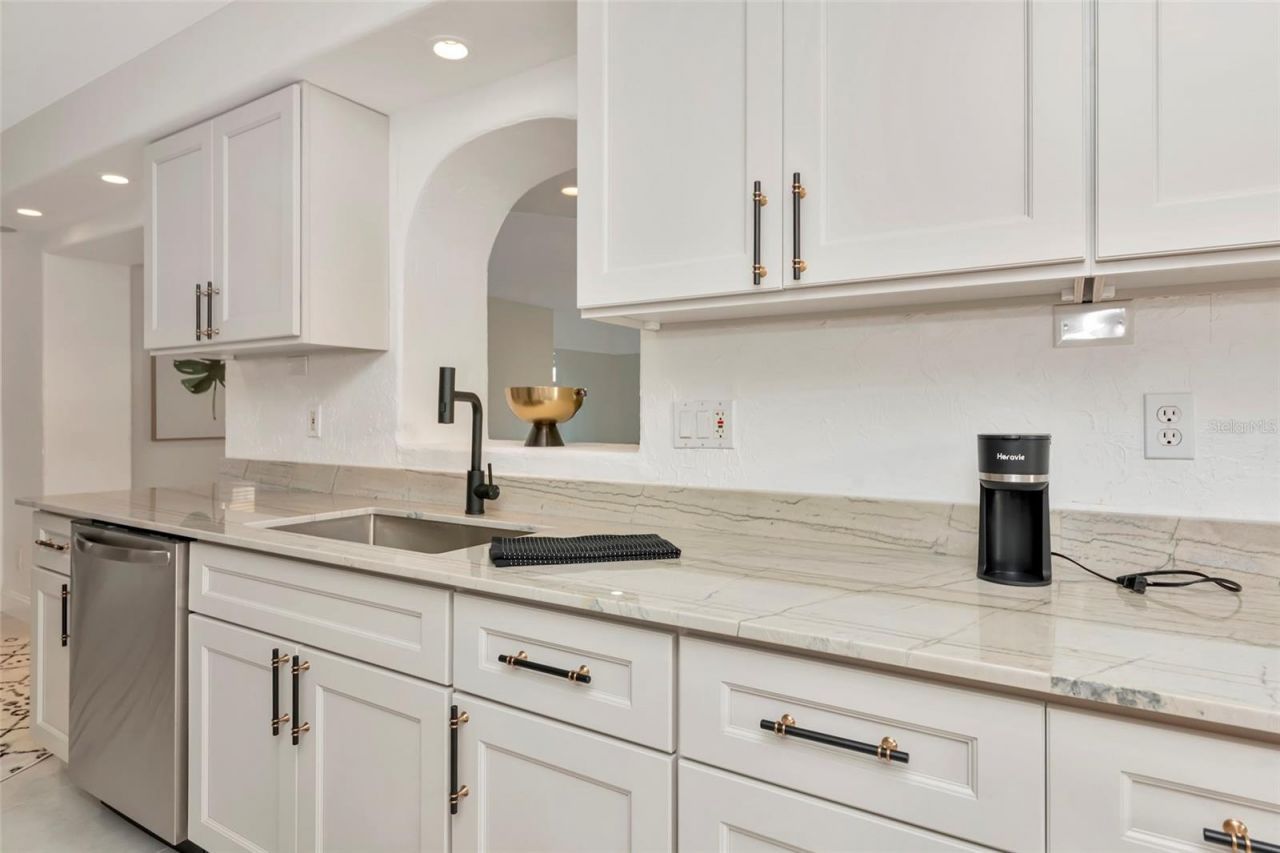 681 Avenida De Mayo, Sarasota, FL 34242 Photo