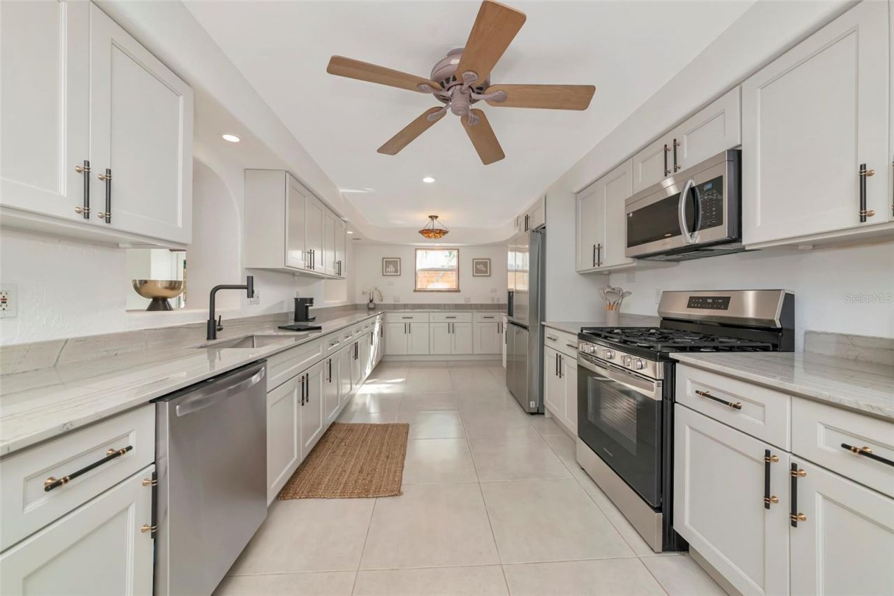 681 Avenida De Mayo, Sarasota, FL 34242 Photo
