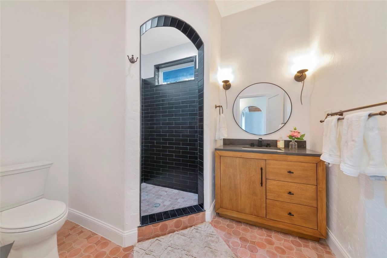 681 Avenida De Mayo, Sarasota, FL 34242 Photo