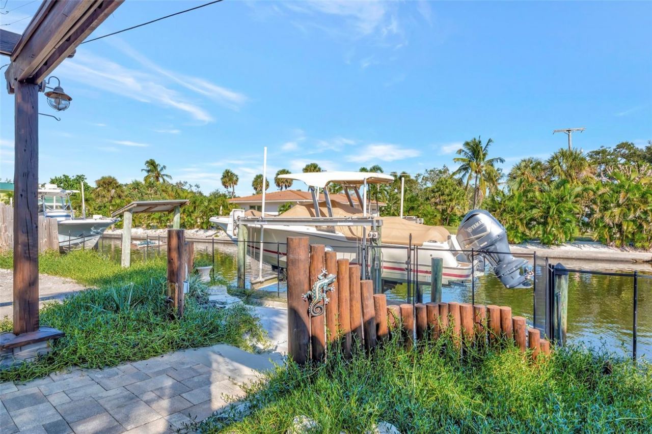 681 Avenida De Mayo, Sarasota, FL 34242 Photo