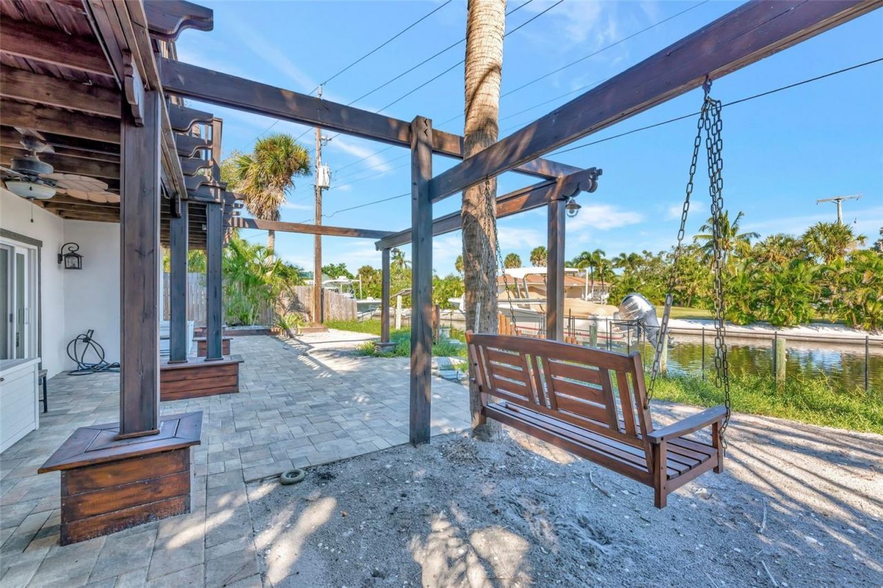 681 Avenida De Mayo, Sarasota, FL 34242 Photo