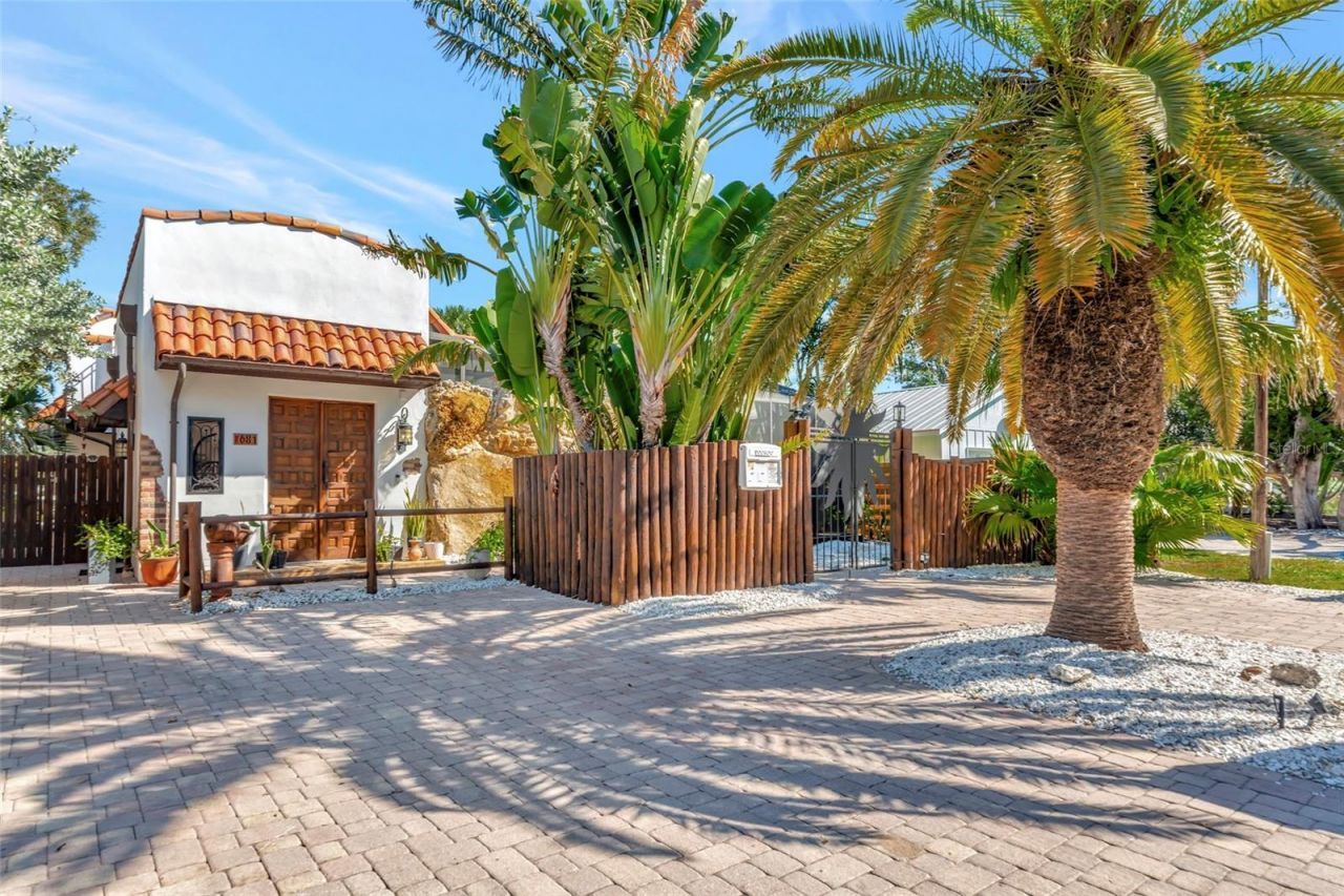 681 Avenida De Mayo, Sarasota, FL 34242 Photo