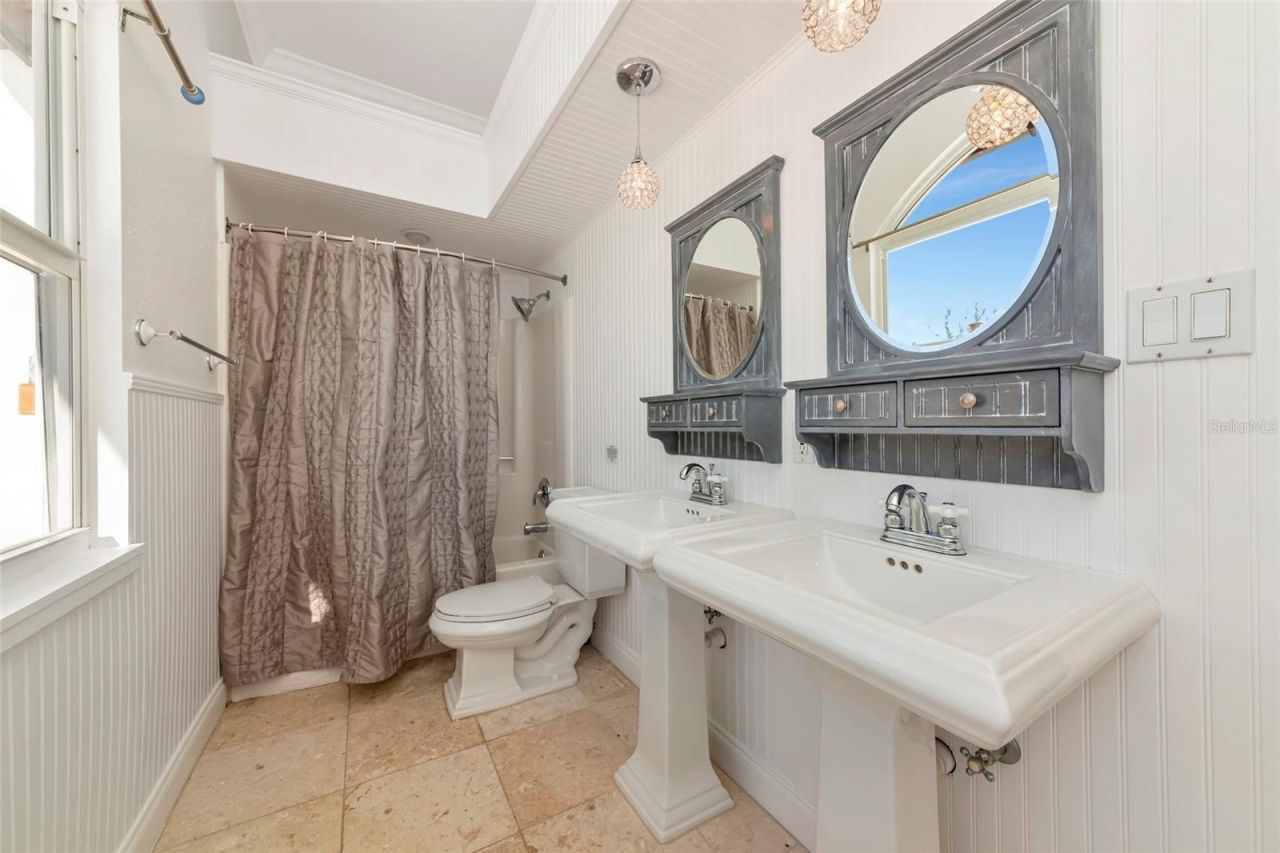 681 Avenida De Mayo, Sarasota, FL 34242 Photo
