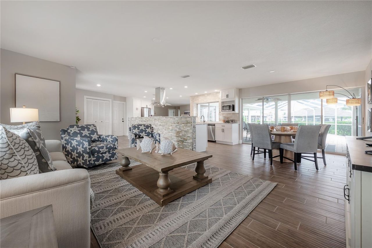 6322 Cottonwood Lane, Apollo Beach, FL 33572 Photo