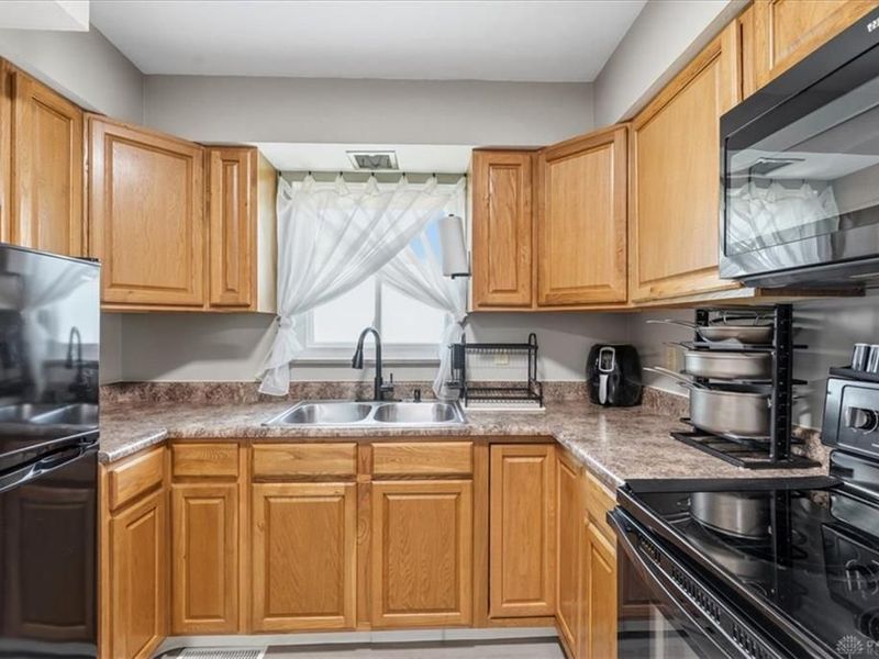 703 Orchard Street, Unit 701, Middletown, OH 45044 Photo 11