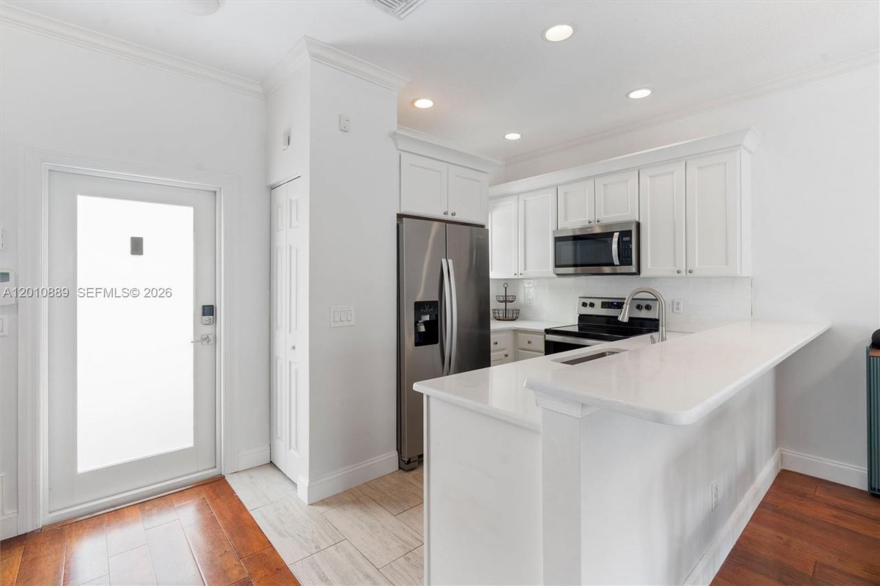 835 NE 19th Ave , Unit 2, Fort Lauderdale, FL 33304 Photo