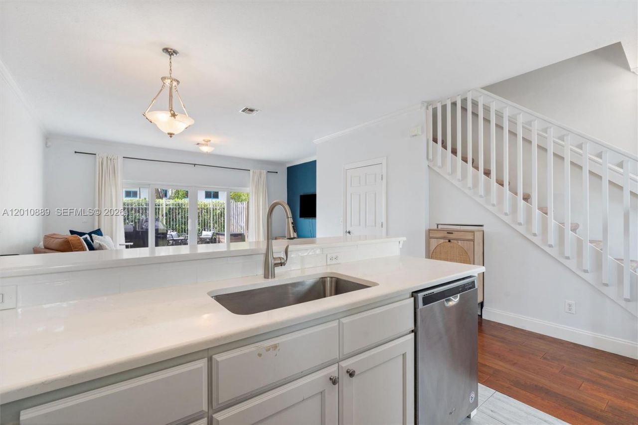 835 NE 19th Ave , Unit 2, Fort Lauderdale, FL 33304 Photo