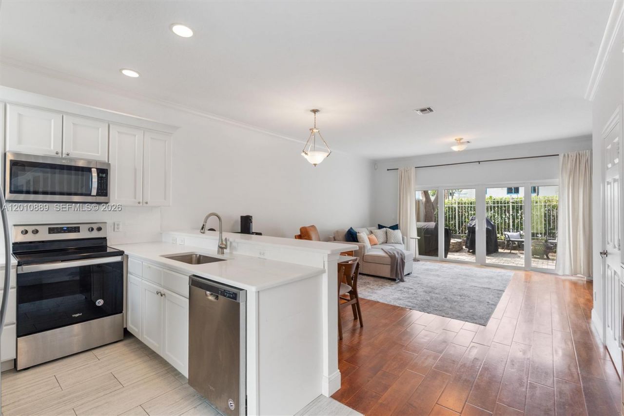 835 NE 19th Ave , Unit 2, Fort Lauderdale, FL 33304 Photo