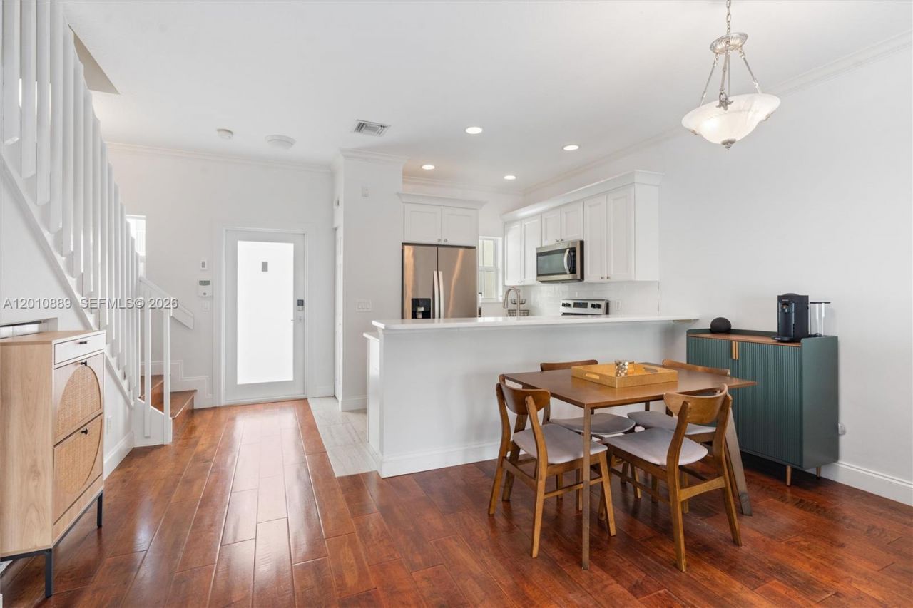 835 NE 19th Ave , Unit 2, Fort Lauderdale, FL 33304 Photo