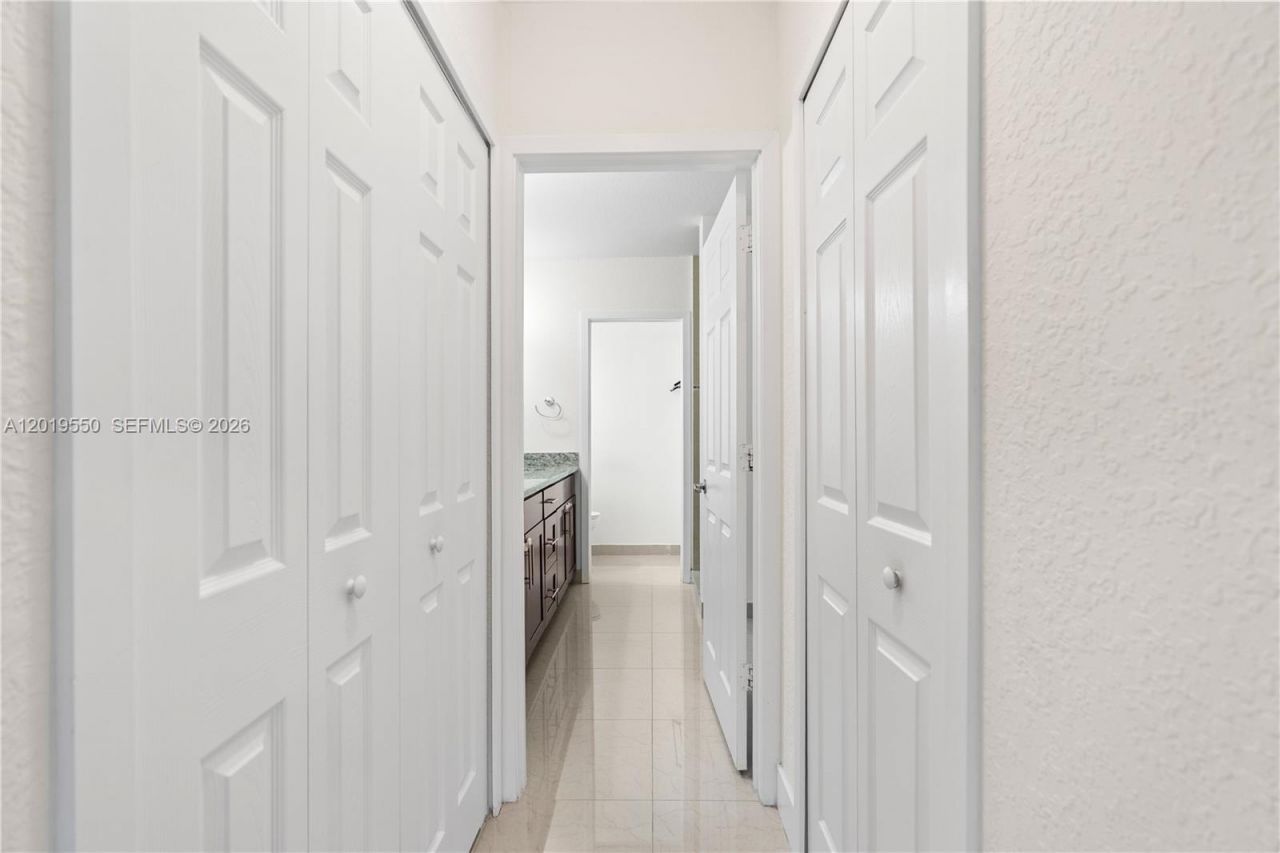 9256 SW 209th Ter, Cutler Bay, FL 33189 Photo