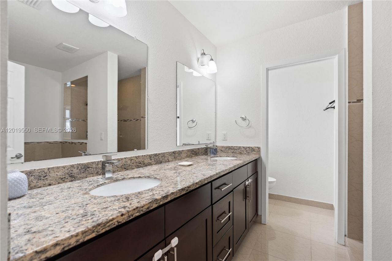 9256 SW 209th Ter, Cutler Bay, FL 33189 Photo