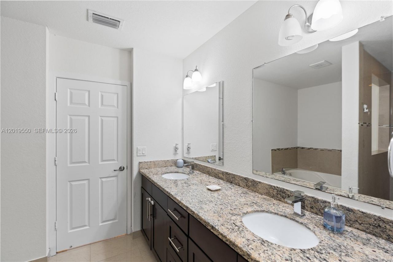 9256 SW 209th Ter, Cutler Bay, FL 33189 Photo
