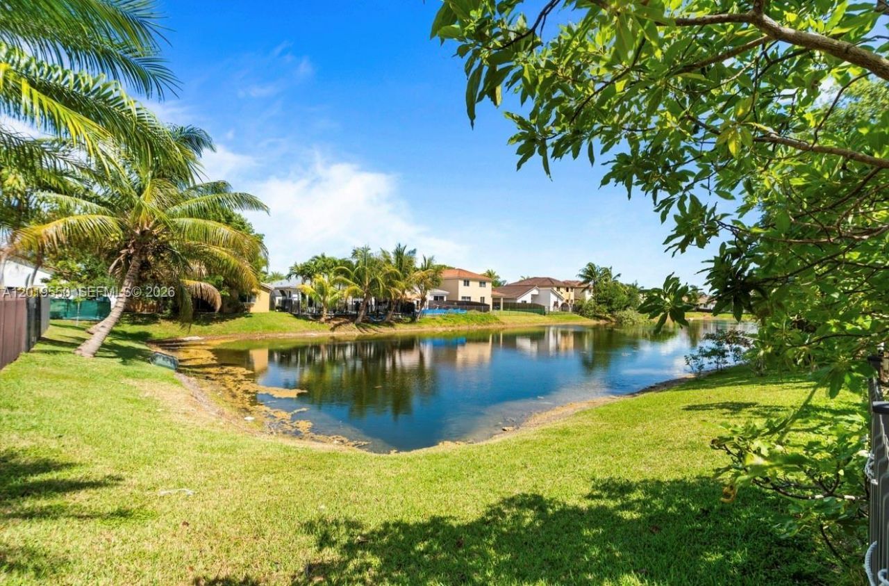 9256 SW 209th Ter, Cutler Bay, FL 33189 Photo