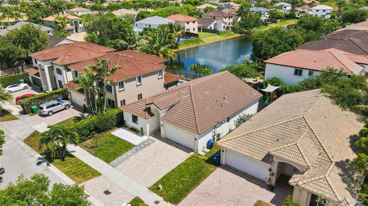 9256 SW 209th Ter, Cutler Bay, FL 33189 Photo