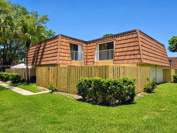 824 Blue Ridge Cir , West Palm Beach, FL 33409