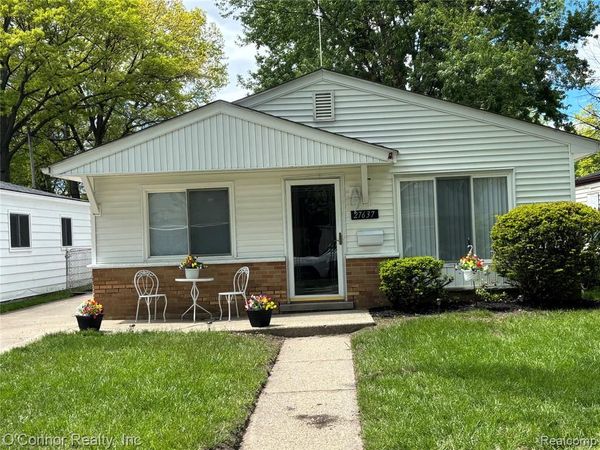 27637 Barrington Street, Madison Heights, MI 48071