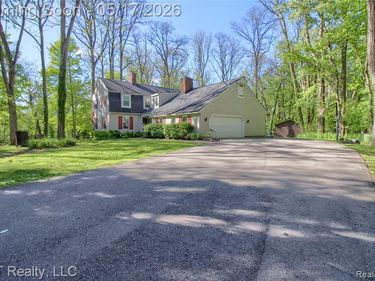 47300 Maplebrook, Northville Twp, MI 48168
