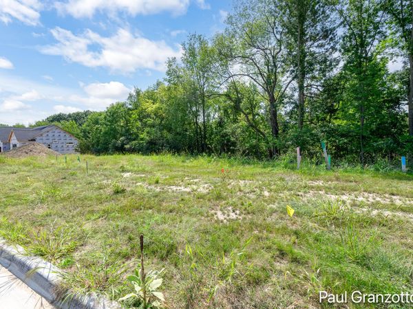 3060 Arbor Creek Avenue SE, Kentwood, MI 49512