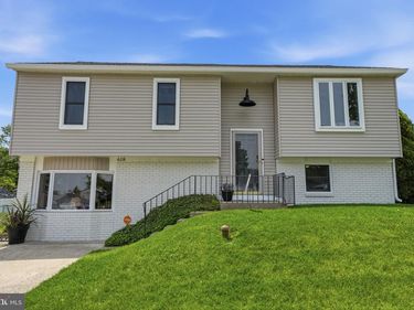 618 S OXFORD VALLEY ROAD, FAIRLESS HILLS, PA 19030
