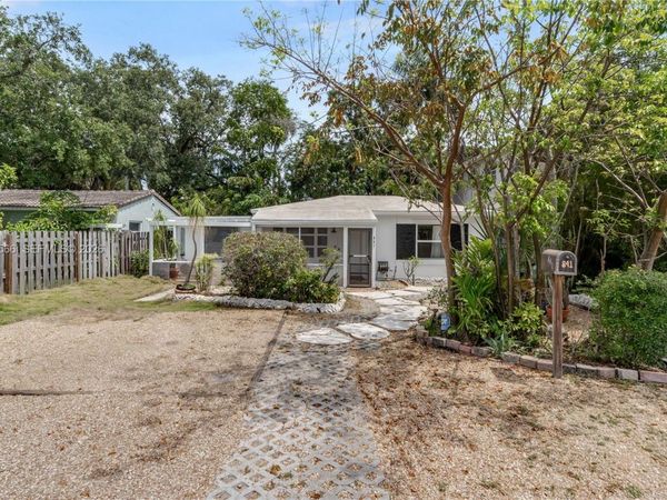841 SW 11th Ct, Fort Lauderdale, FL 33315