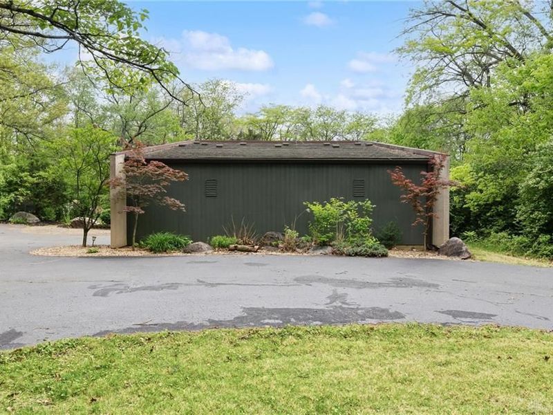 1940 Armstrong Road, Bath Township, OH 45324 Photo 3