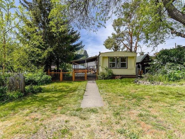 205 N C St, Albion, WA 99125