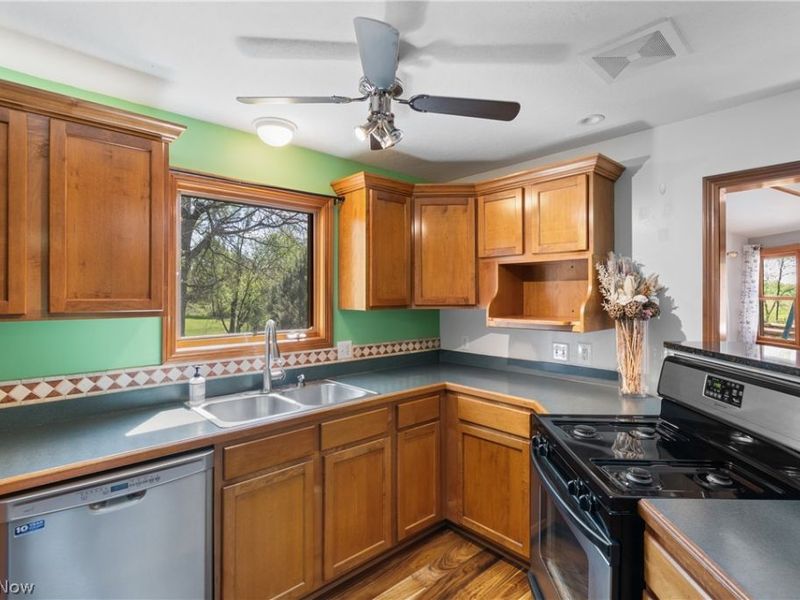 12678 Amber Circle NW, Uniontown, OH 44685 Photo 6