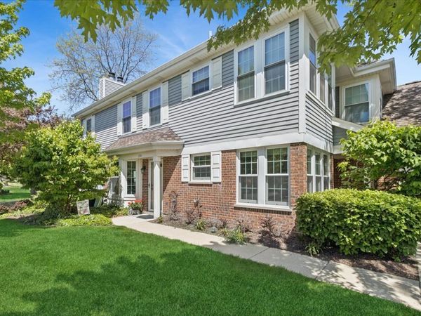 1230 S Wellington Court, Buffalo Grove, IL 60089