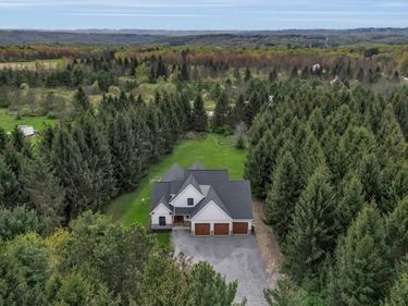 8778 Center Street, Holland, NY 14080