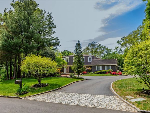 6 The Hollow W, East Norwich, NY 11732