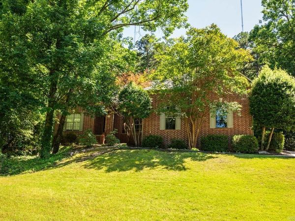 7 Bouresse Dr , Little Rock, AR 72223