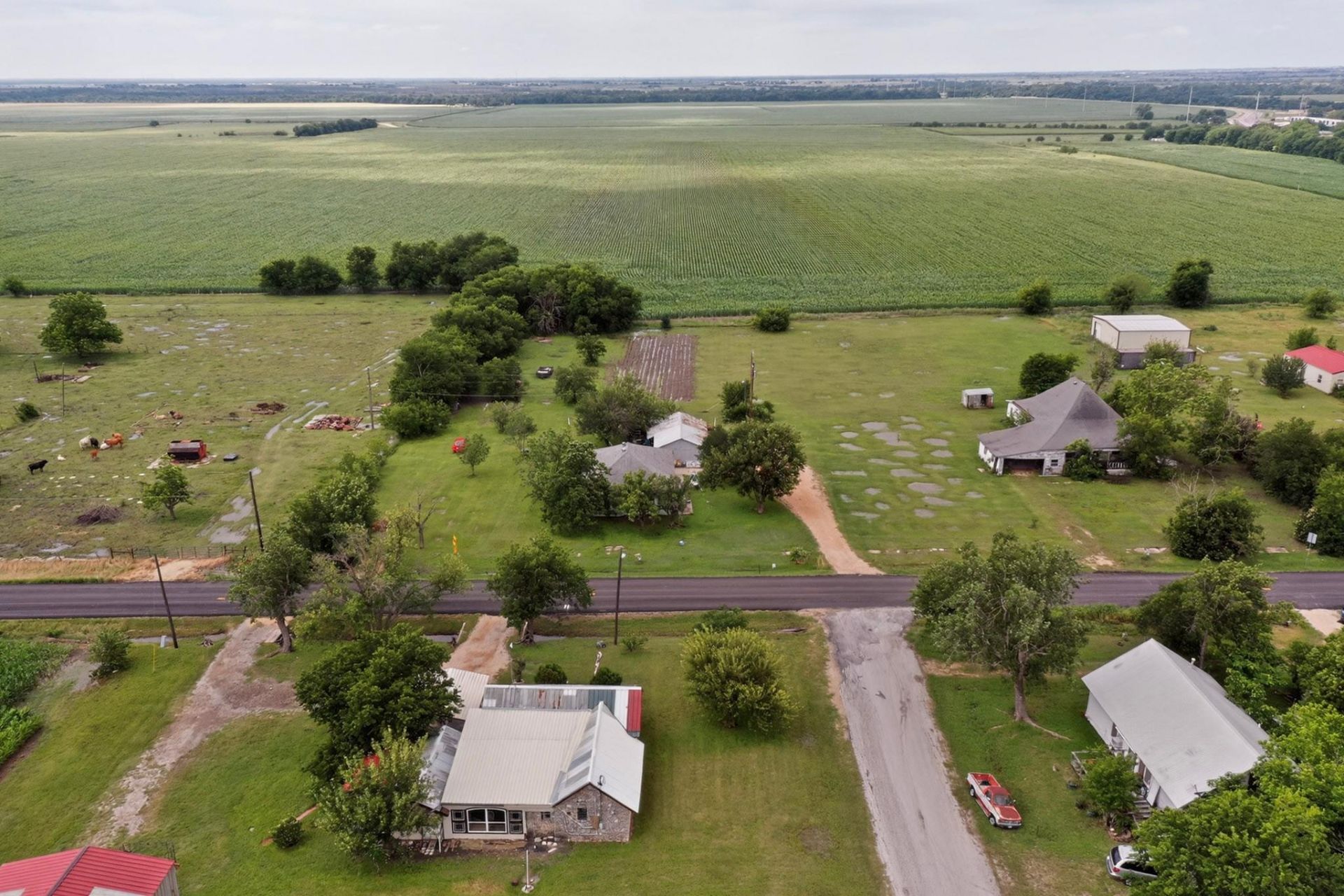 711 E Clark St, Bartlett, TX 76511 Main Photo