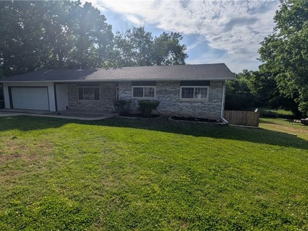 117 N Cynthia Avenue , Farmington, AR 72730