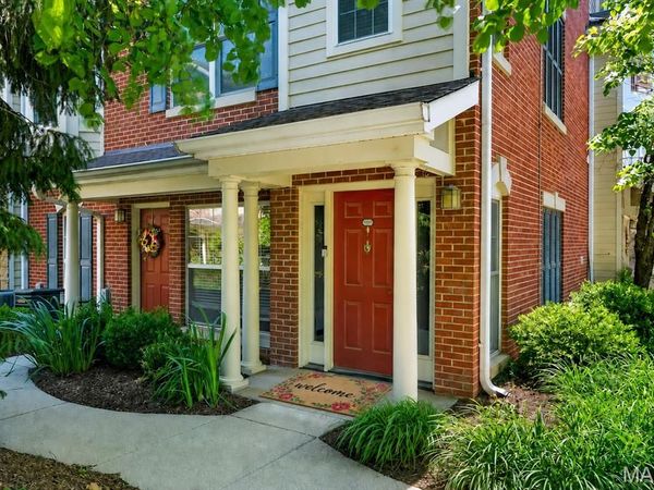 2662 S McKnight Crossing Court, Rock Hill, MO 63124