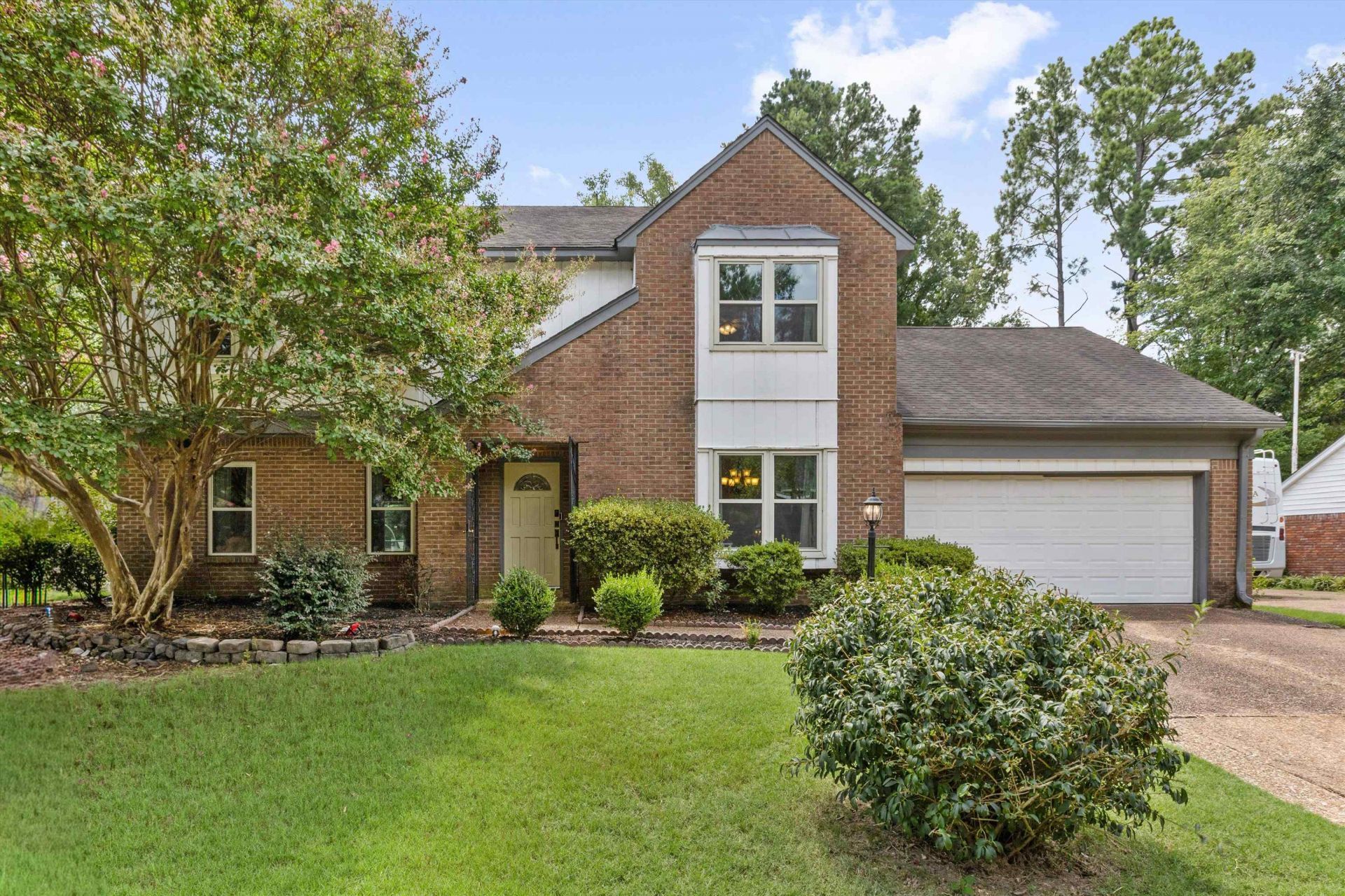 6837 Stornaway Dr, Memphis, TN 38119 Main Photo