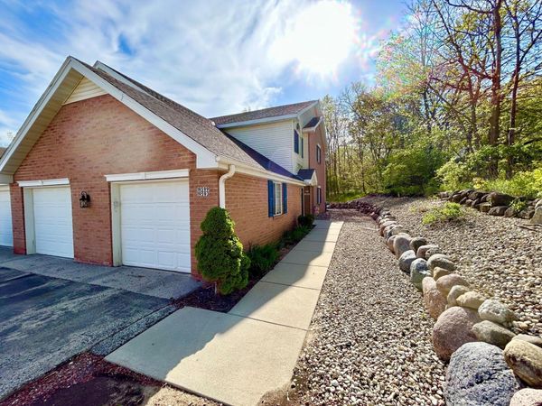 S77W19593 Lakewood Dr, Muskego, WI 53150