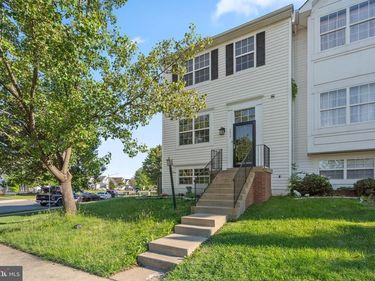 8699 FARNHAM WAY , BRISTOW, VA 20136