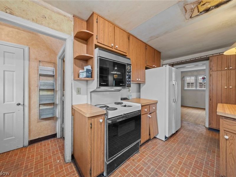 19264 N Sagamore Road, Fairview Park, OH 44126 Photo 16