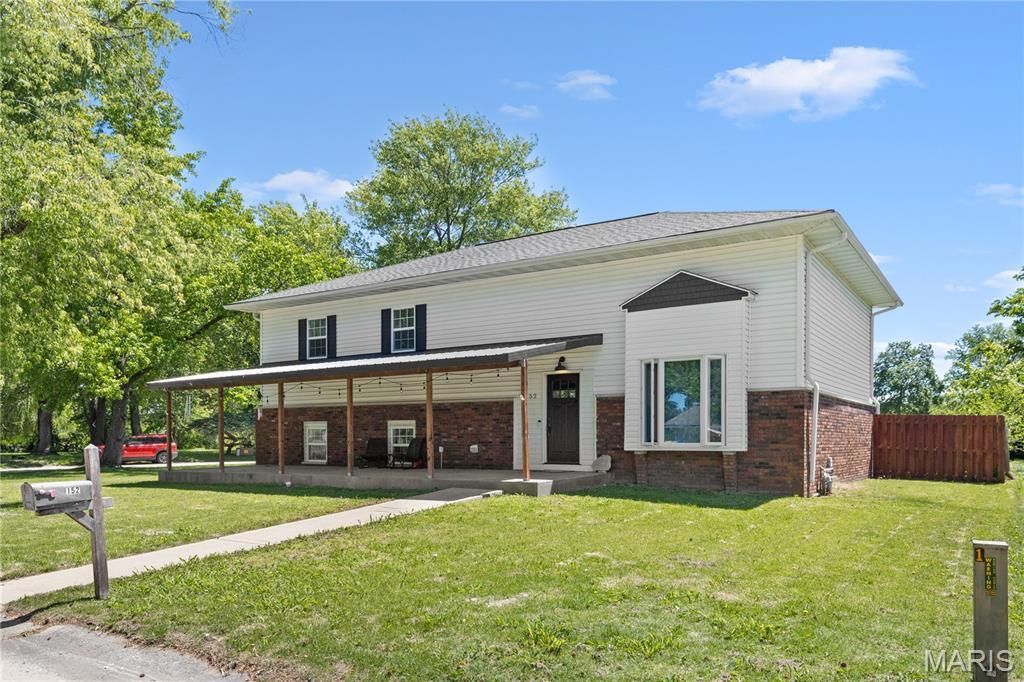 152 Arlington Drive , Granite City, IL 62040 Main Photo