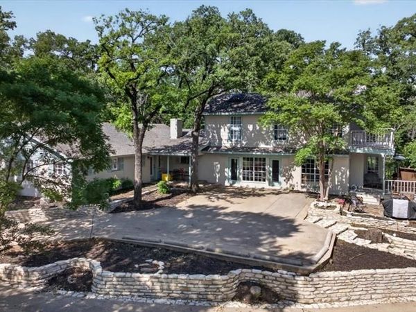 2715 Green Oaks Boulevard, Arlington, TX 76017