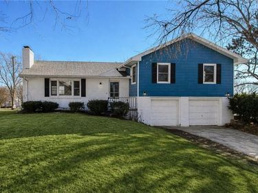 14655 Gale Road, Smithville, MO 64089